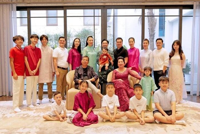 Thông qua những tấm hình chụp chung, có thể thấy mối quan hệ mẹ chồng - nàng dâu của bà Như Loan và Đàm Thu Trang rất tốt đẹp.