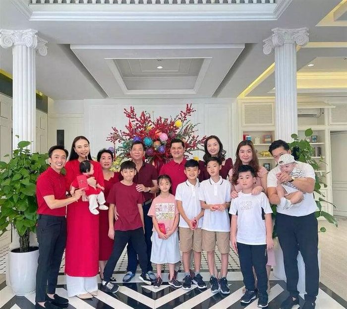 Gia đình Cường Đô la có truyền thống sum họp đầu xuân.