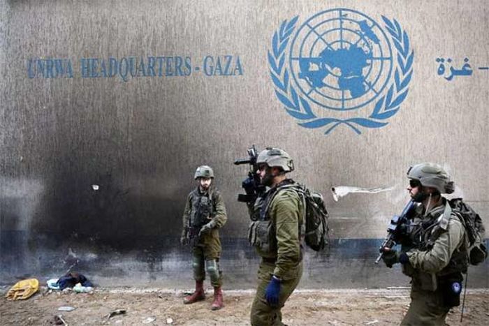 Binh lính Israel bên ngoài trụ sở cơ quan của Liên Hợp Quốc.