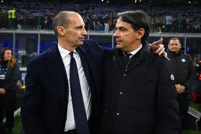 Inter Milan trở nên mạnh mẽ nhờ HLV Inzaghi (phải) “trưởng thành”