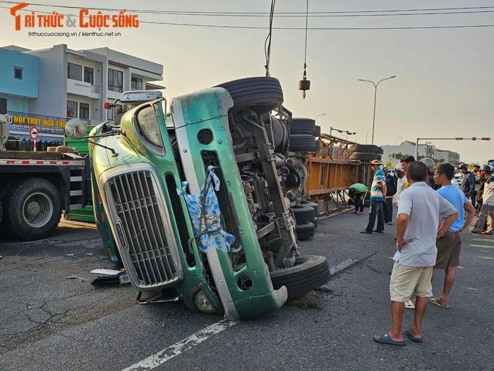 Đại diện lực lượng cảnh sát giao thông cho biết, rất may vụ tai nạn không gây thiệt hại về người.