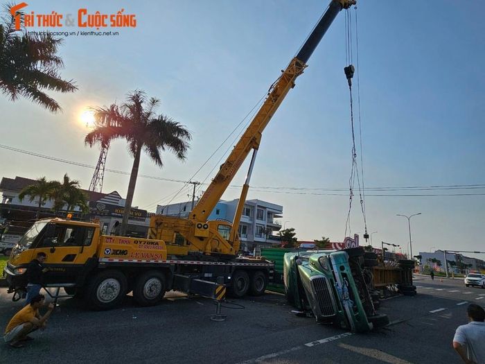Đến khoảng 17h chiều 20/2, công tác cứu hộ vẫn đang được triển khai.