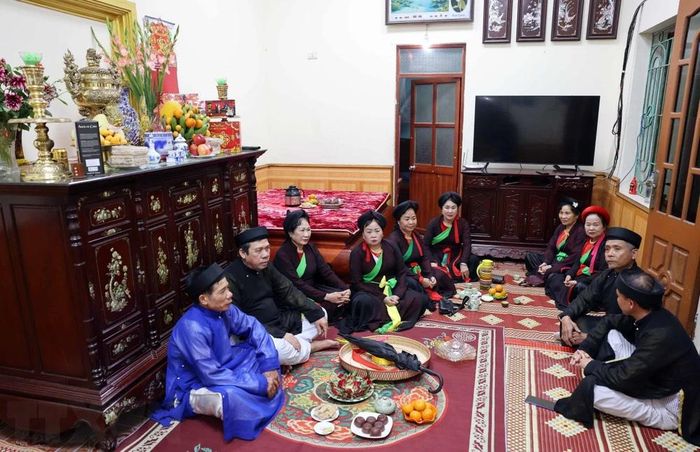  Gia đình ông Biển ở xóm Trùng, thôn Lũng Giang (Tiên Du, Bắc Ninh) đã duy trì đêm hát canh được gần 20 năm. (Ảnh: Nhật Anh/TTXVN) 