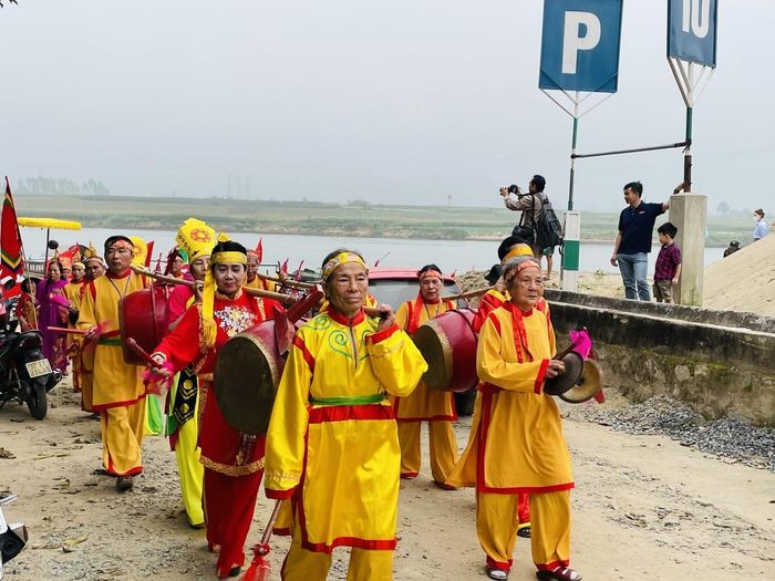 Lễ hội Đền Vua Mai diễn ra trong ba ngày, từ ngày 13-15 tháng Giêng. Lễ hội được tổ chức hàng năm vào dịp rằm tháng Giêng, mở đầu cho các hoạt động lễ hội trong năm của tỉnh Nghệ An.