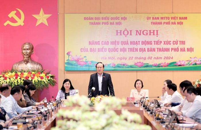 Phó Bí thư Thành ủy, Chủ tịch HĐND thành phố, Phó trưởng Đoàn ĐBQH thành phố Nguyễn Ngọc Tuấn phát biểu kết luận hội nghị