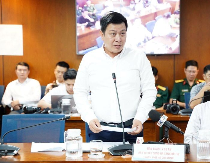 Ông Nguyễn Huy Bình thông tin tại họp báo.