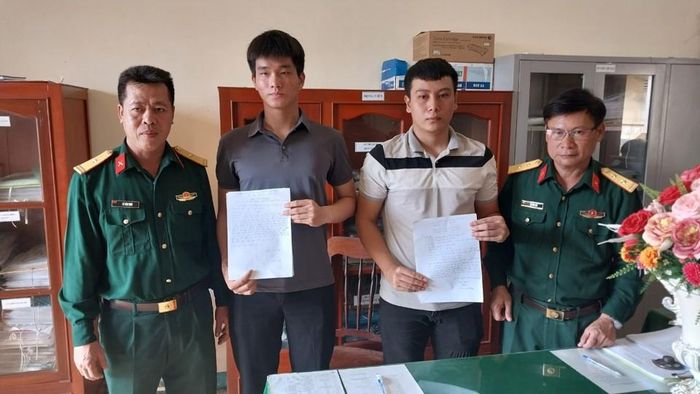 Lê Thanh Bình (thứ 2 từ trái sang) mơ ước trở thành chiến sĩ Quân đội Nhân dân Việt Nam.