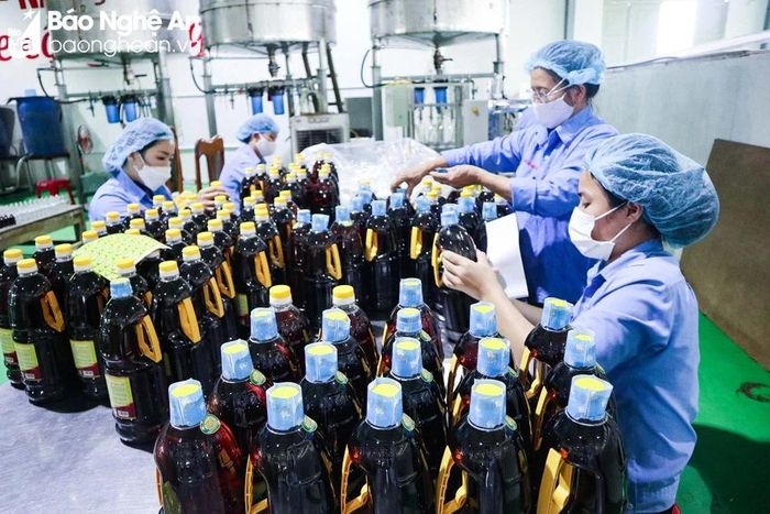  Nước mắm Cửa Lò và nước mắm Cửa Hội của Công ty cổ phần Thủy sản Nghệ An đạt 4 sao OCOP. Ảnh: T.P 