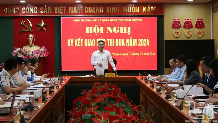 Đồng chí Trưởng Ban Tuyên giáo Tỉnh ủy Vũ Duy Hoàng phát biểu tại Hội nghị.
