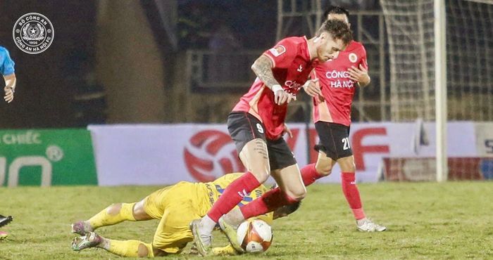 SLNA dù nỗ lực tấn công nhưng vẫn đành thất bại trên sân nhà. Ảnh: CLB CAHN.