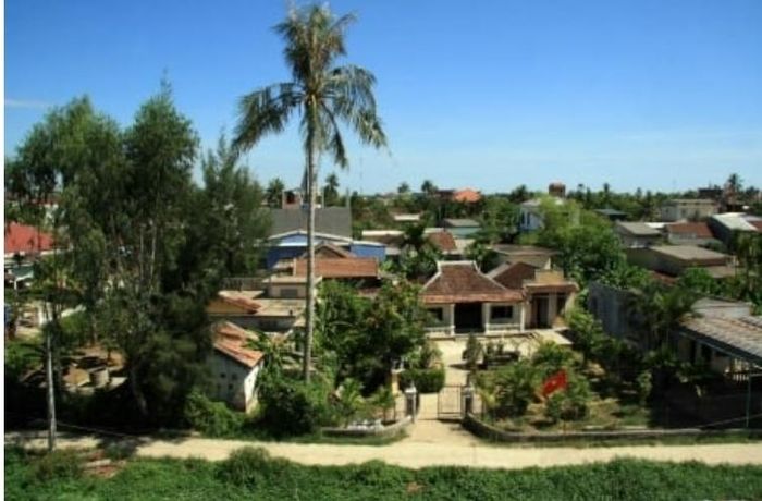 Thôn Vĩ Dạ, hàng cau đứng lặng