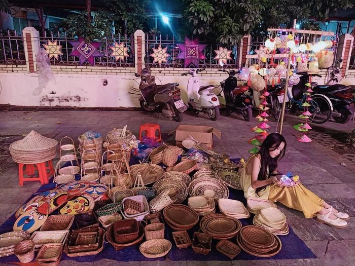 Ngoài các sản phẩm quen thuộc như: dậu, lò, lòa, sàng, mẹt, gùi, làn đi chợ... Các nghệ nhân khéo léo, sáng tạo nên nhiều sản phẩm dùng để làm đồ trang trí hay quà lưu niệm.