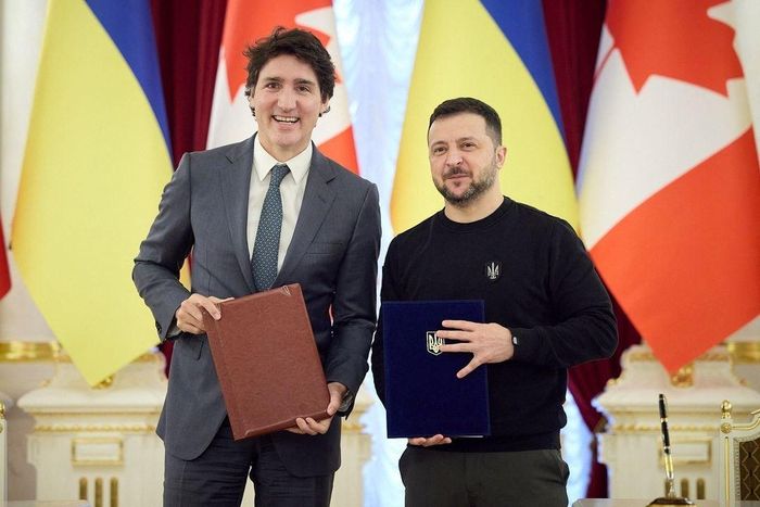 Tổng thống Ukraine Zelensky và Thủ tướng Canada Justin Trudeau. Ảnh: Reuters