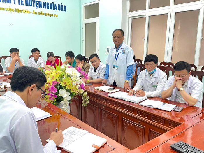 Bác sĩ Vi Văn Quế luôn tham mưu cho Ban giám đốc có những đổi mới nhằm nâng cao chất lượng khám chữa bệnh.