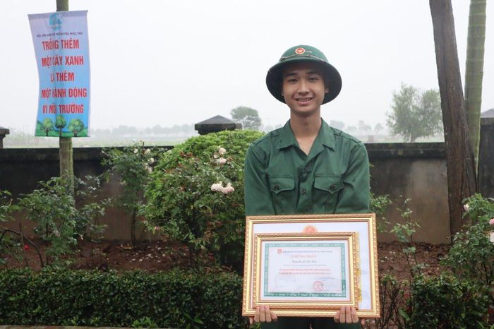 Lê Văn Hiếu cho biết khá hồi hộp, nhưng gương mặt vẫn ánh lên niềm vui trước ngày lên đường nhập ngũ.