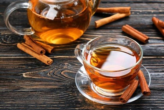 Trà quế hỗ trợ giảm cân vì nó khiến cảm thấy no lâu hơn và đẩy nhanh quá trình đốt cháy chất béo.