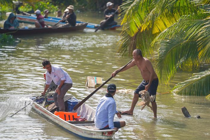 Chiến lợi phẩm sau cuộc thi là...món vịt nấu cháo, trộn gỏi mừng lễ hội Làm Chay. Sau cuộc thi bắt vịt, tối 16 tháng Giêng (25/2) năm nay sẽ tiếp tục diễn ra các hoạt động khác của lễ hội, trong đó tiết mục chính là hoạt động xô giàn tranh lộc diễn ra lúc nửa đêm. Do rơi vào tối chủ nhật cuối tuần, hoạt động xô giàn năm nay dự kiến sẽ thu hút hàng chục ngàn người tham dự.