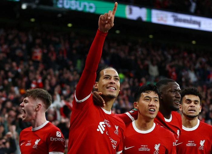Van Dijk ghi bàn thắng quyết định chiến thắng cho Liverpool. Ảnh: DM