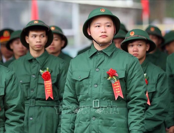 Các thanh niên huyện Ba Vì trong ngày lên đường nhập ngũ. Ảnh: Trọng Đức/TTXVN
