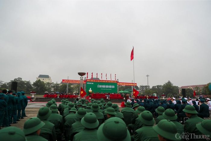 Trang trọng buổi Lễ giao, nhận quân tại huyện Mê Linh
