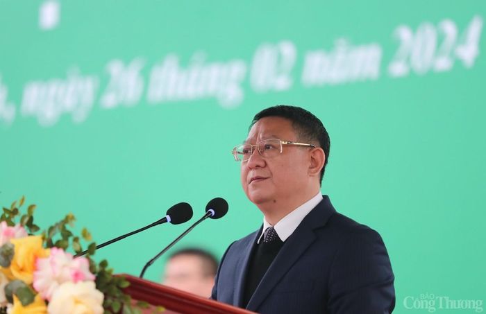 Chủ tịch UBND huyện Mê Linh Hoàng Anh Tuấn phát biểu tại Lễ giao, nhận quân