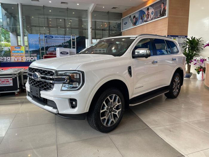 Ford Everest là một trong những xe SUV 2 cầu được ưa chuộng tại Việt Nam hiện nay.