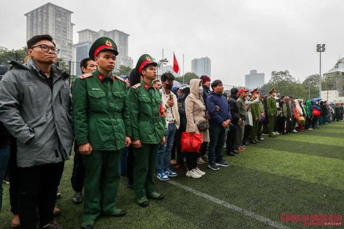 Sáng 26/2, quận Đống Đa tổ chức lễ giao nhận quân năm 2024. Năm nay, trên địa bàn quận có 107 công dân thực hiện nghĩa vụ quân sự và thực hiện nghĩa vụ tham gia CAND