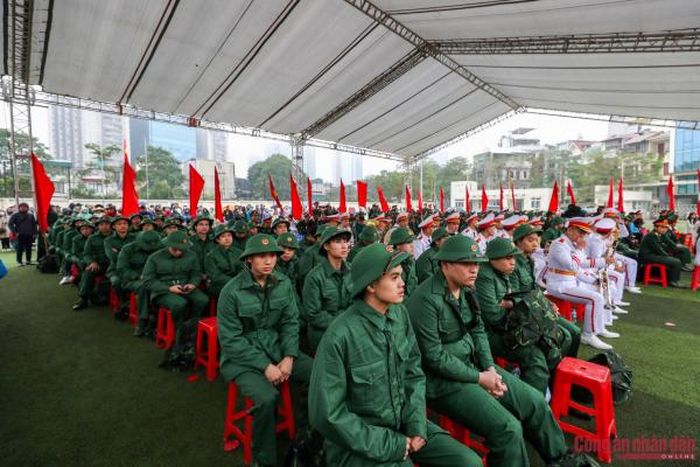 Trong đó có 76 thanh niên có trình độ đại học, cao đẳng và trung cấp, 50 thanh niên tình nguyện viết đơn xin nhập ngũ; có 92 thanh niên đã tham gia bồi dưỡng lớp đối tượng đảng và 3 đồng chí vinh dự được kết nạp vào Đảng.