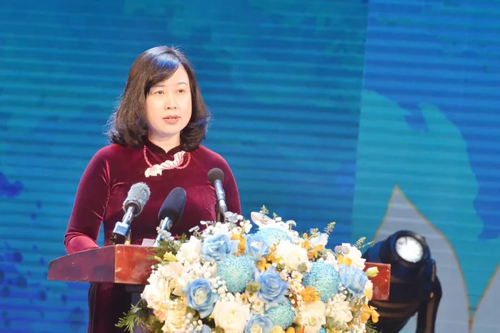  Bộ trưởng Đào Hồng Lan gửi lời cảm ơn đội ngũ ngành Y tế đã ngày đêm thầm lặng hy sinh để phụng sự nhân dân, phụng sự Tổ quốc. 