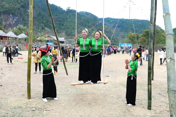 Trò chơi đánh đu.