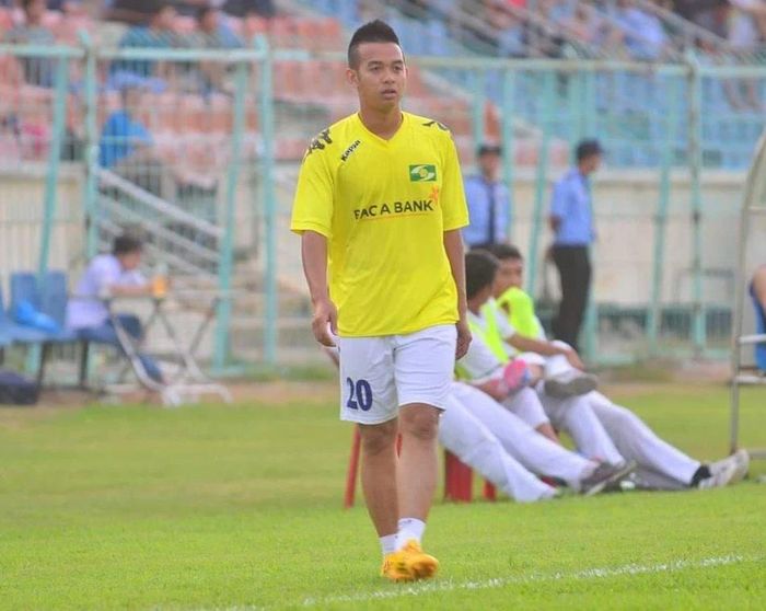  Cựu hậu vệ Sông Lam Nghệ An và U19 Việt Nam Nguyễn Văn Đức gia nhập đội bóng hạng Nhì CLB Kon Tum. Ảnh: FBNV 