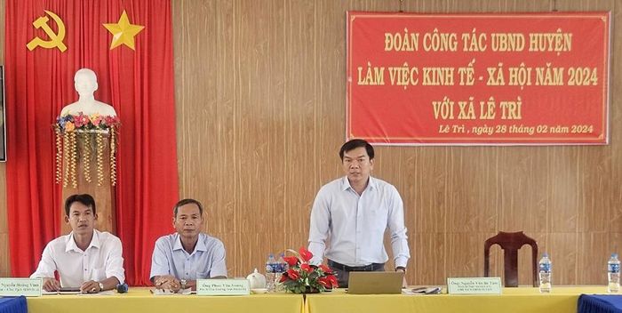 Chủ tịch UBND huyện Tri Tôn Nguyễn Văn Bé Tám kết luận buổi làm việc