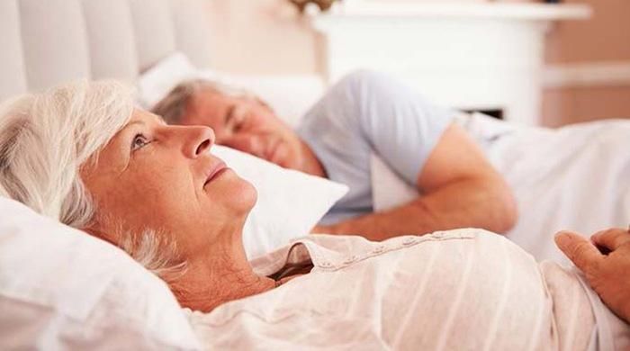Gần một nửa số đàn ông và phụ nữ hơn 65 tuổi có ít nhất một vấn đề khi ngủ.