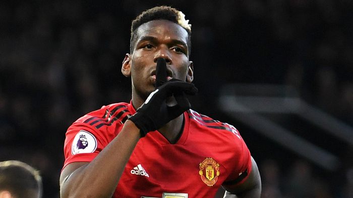 Pogba còn gặp rắc rối với việc bị tố "yểm bùa" MU. Anh trai Mathias lên tiếng tố cáo cầu thủ tìm cách thuê thầy phù thủy để trấn yểm "Quỷ đỏ" trong thời gian khoác áo CLB này. Cầu thủ 30 tuổi được cho là thực hiện những nghi thức tâm linh bằng cách chôn một con linh cẩu trong sân Old Trafford. 