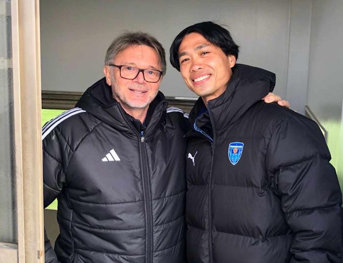 HLV Philippe Troussier động viên Công Phượng