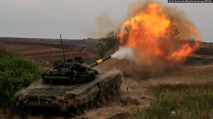 Ukraine đã phải chuyển sang thế phòng thủ trên chiến trường do viện trợ bị chặn từ Mỹ. Ảnh: RFE/RL