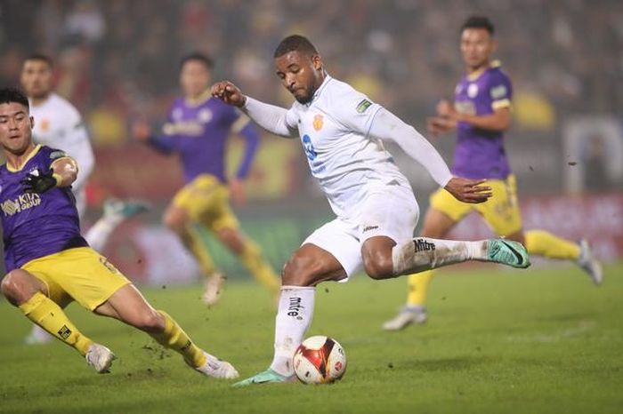 Rafaelson góp công rất lớn trong thành tích đang dẫn đầu bảng xếp hạng V-League mùa này của Nam Định. Ảnh: Song Ngọc