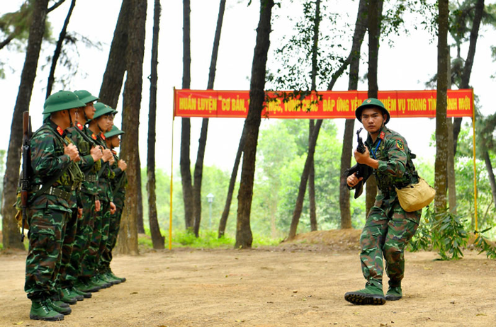 Thống nhất nội dung, phương pháp huấn luyện kỹ thuật chiến đấu bộ binh cho cán bộ các cấp tại Lữ đoàn 249 (Binh chủng Công binh). 