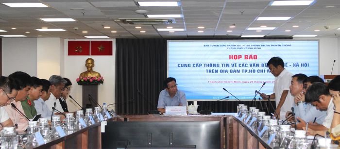 Quang cảnh buổi họp báo. Ảnh: NGÔ BÌNH 