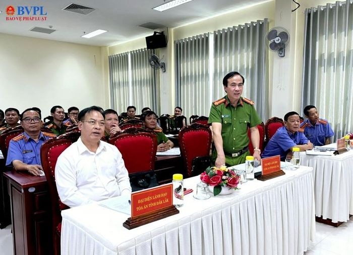  Đại tá Nguyễn Văn Bôn – Phó Giám đốc Công an tỉnh Đắk Lắk phát biểu tại Hội nghị.