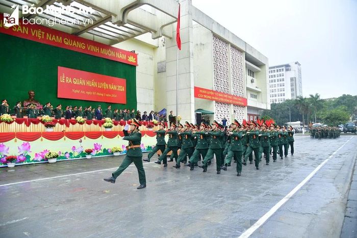  Lực lượng vũ trang tỉnh Nghệ An diễu binh tại buổi lễ. Ảnh: Hoàng Anh 