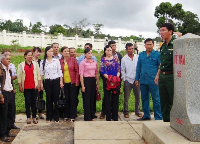 Bộ đội Biên phòng tỉnh Đắk Nông tổ chức tuyên truyền về chủ quyền lãnh thổ và mốc quốc giới cho cán bộ, nhân dân. Ảnh: VĂN HOÀN