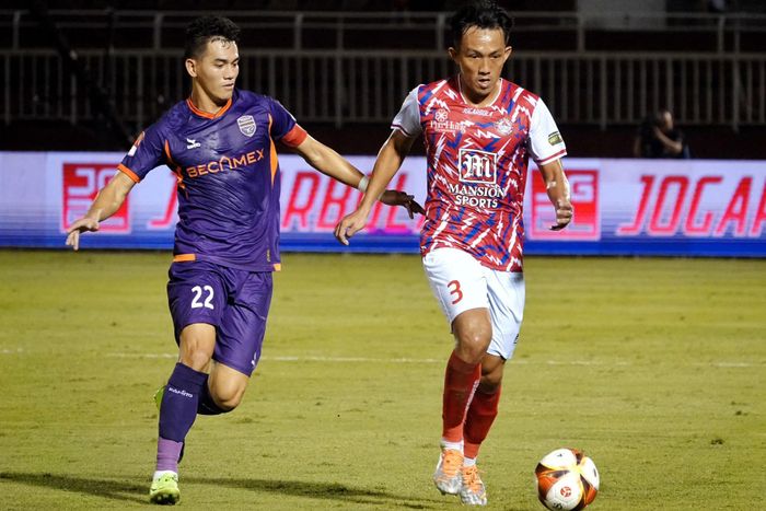 Tiến Linh mờ nhạt trước khi rời sân đầu hiệp 2