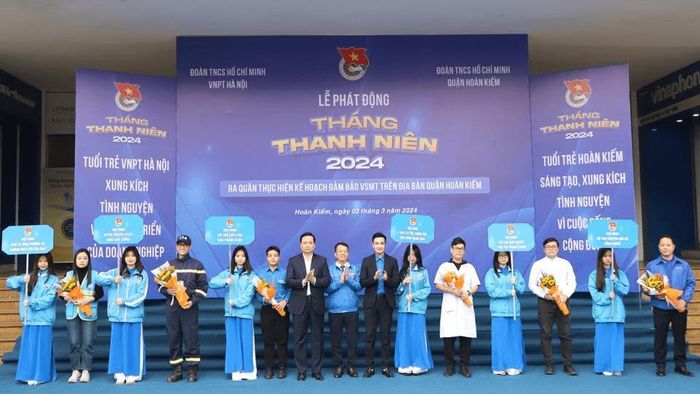 Lãnh đạo quận Hoàn Kiếm phát động Tháng Thanh niên.