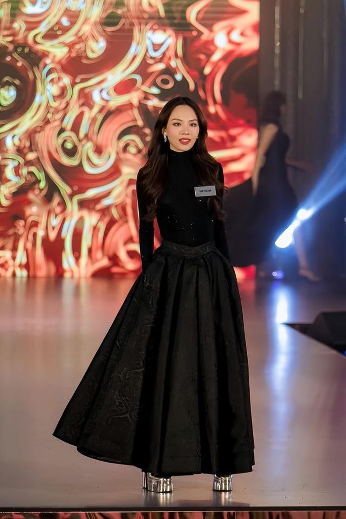 Hoa hậu Mai Phương trong phần thi Top Model