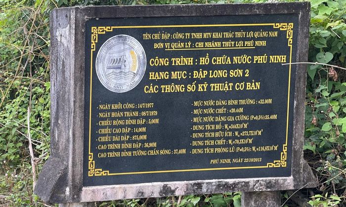  Cách trung tâm TP. Tam Kỳ (Quảng Nam) khoảng 7 km về hướng tây với gần 20 phút đi đường, hồ thủy lợi Phú Ninh thuộc địa bàn hai huyện Phú Ninh và Núi Thành mang vẻ đẹp thiên nhiên hoang sơ thu hút du khách gần xa đến tận hưởng khung cảnh ngoài trời thú vị, hòa mình vào thiên nhiên, cây cỏ. 