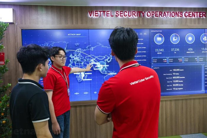 Đại diện Viettel Cyber Security cho biết Trung tâm do các chuyên gia Viettel nghiên cứu và phát triển. (Ảnh: Minh Sơn/Vietnam+)
