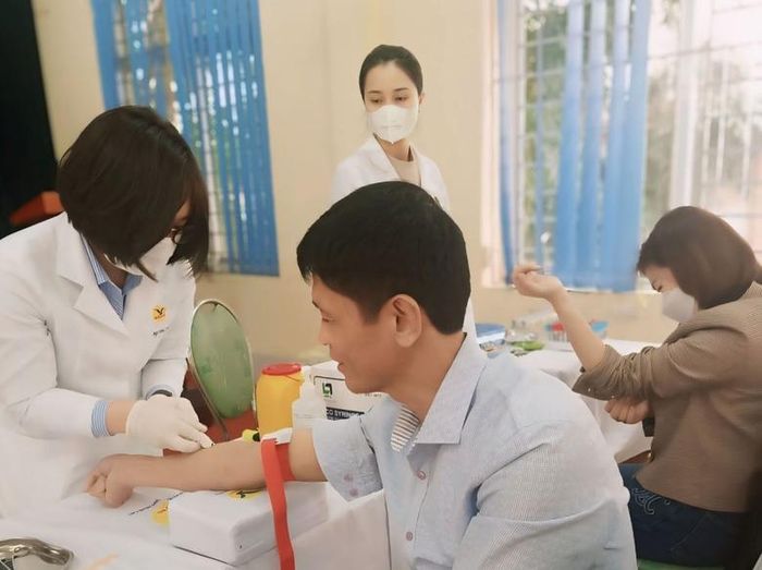  Cán bộ công đoàn cơ sở được xét nghiệm miễn phí nhằm phát hiện sớm dấu hiệu liên quan đến một số bệnh lý. 