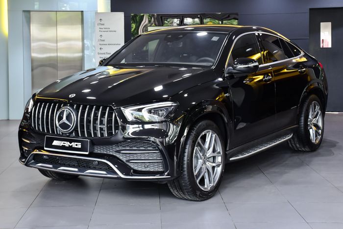  Nhiều dòng xe Mercedes tại Việt Nam được khuyến mại cả trăm triệu đồng. Ảnh: Bối Hạ. 