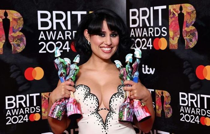 Raye thắng lớn tại Brit Awards 2024